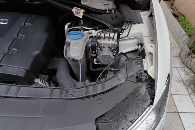 Used Audi Q5 2013 40 TFSI Ambition Engine Bay Left