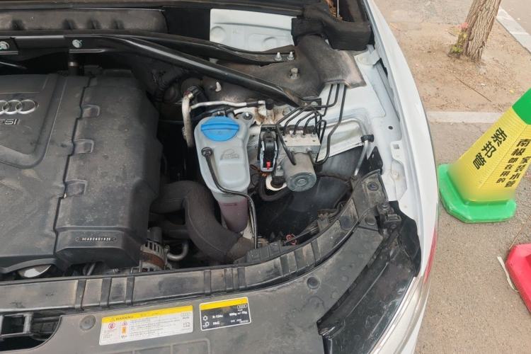 Used Audi Q5  Engine Bay Left