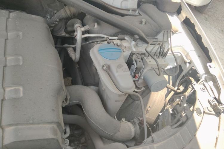 Used Audi Q5 2013 40 TFSI Ambition Engine Bay Left