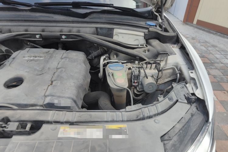Used Audi Q5 2013 40 TFSI Ambition Engine Bay Left