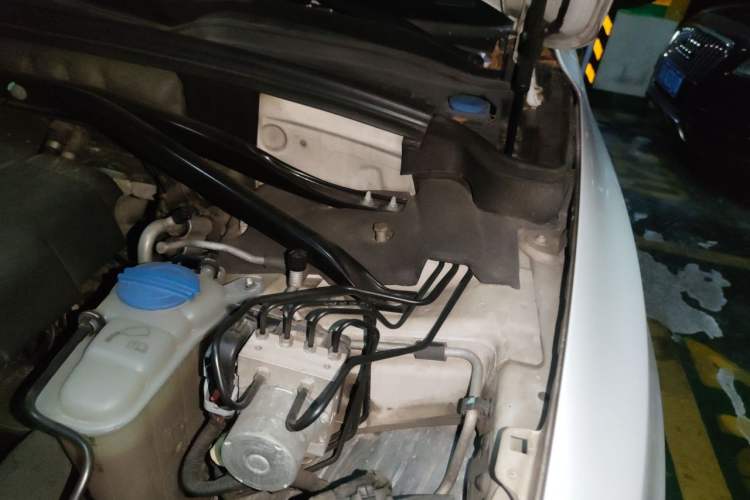 Used Audi Q5 2013 40 TFSI Comfort Edition Engine Bay Left