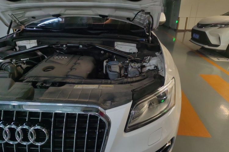 Used Audi Q5 2013 40 TFSI Ambition Engine Bay Left
