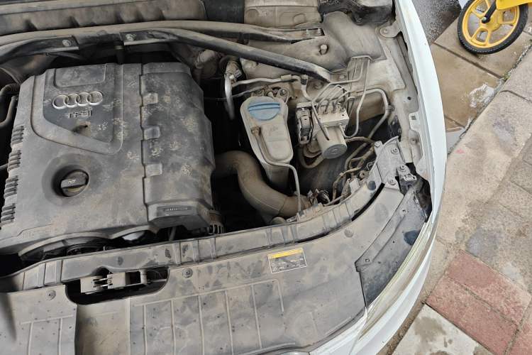 Used Audi Q5 2013 40 TFSI Technology Edition Engine Bay Left