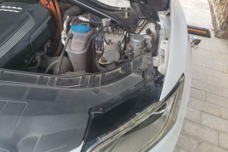 Used Audi Q5 2013 40 TFSI hybrid Engine Bay Left