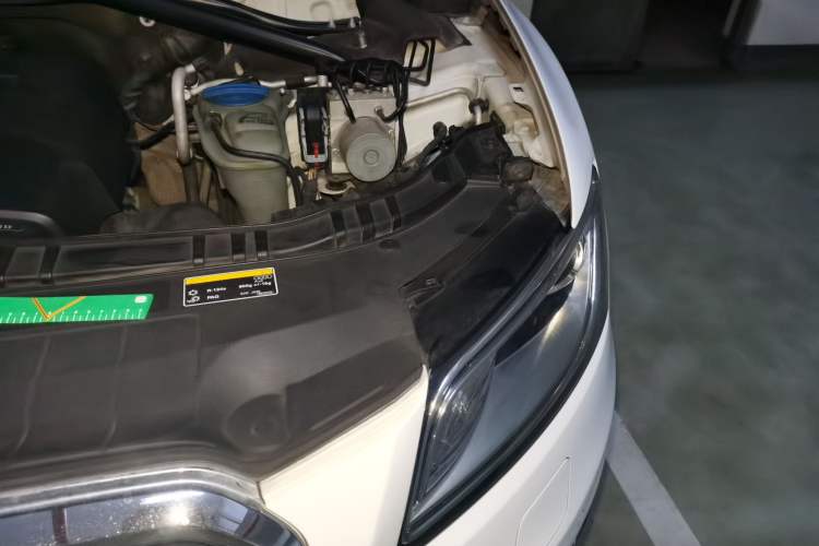 Used Audi Q5 2013 40 TFSI Technology Edition Engine Bay Left