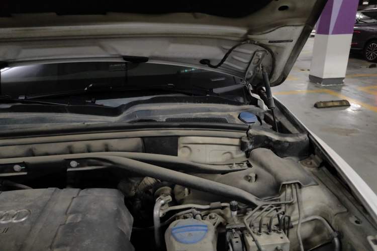 Used Audi Q5 2013 40 TFSI Comfort Edition Engine Bay Left