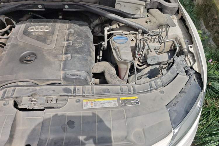 Used Audi Q5 2013 40 TFSI Comfort Edition Engine Bay Left