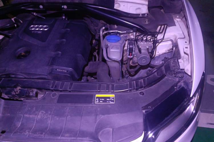 Used Audi Q5 2013 40 TFSI Ambition Engine Bay Left
