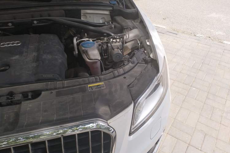 Used Audi Q5 2013 40 TFSI Technology Edition Engine Bay Left