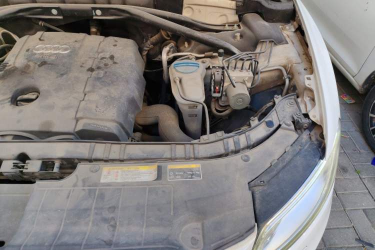 Used Audi Q5 2013 40 TFSI Technology Edition Engine Bay Left