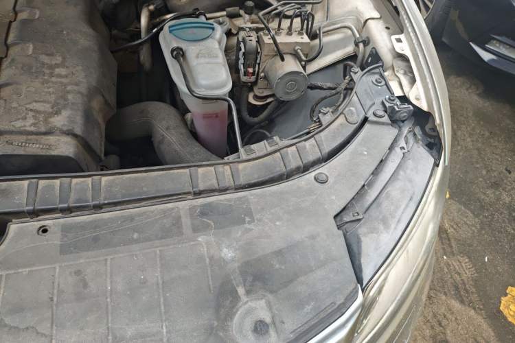 Used Audi Q5 2013 40 TFSI Ambition Engine Bay Left