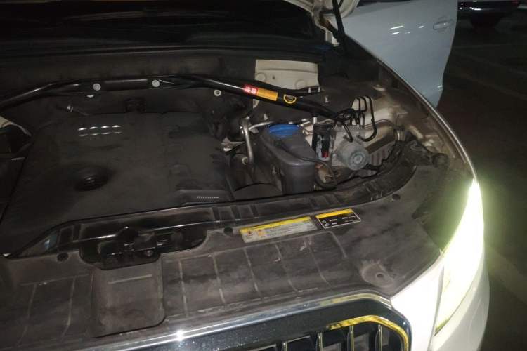 Used Audi Q5 2013 40 TFSI Technology Edition Engine Bay Left