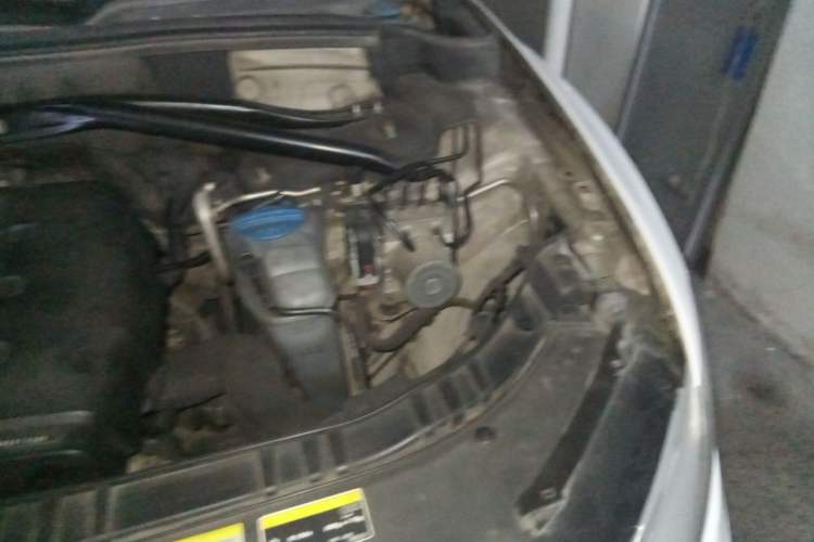 Used Audi Q5 2013 40 TFSI Technology Edition Engine Bay Left