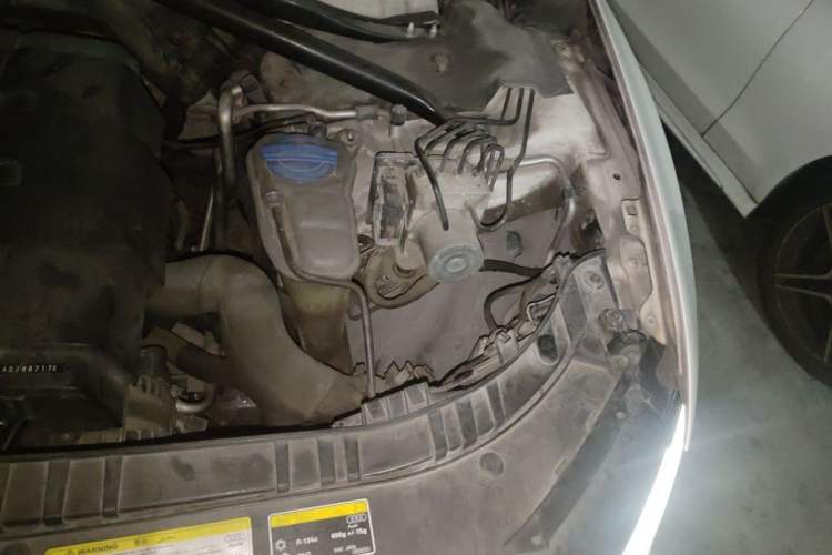 Used Audi Q5 2013 40 TFSI Ambition Engine Bay Left