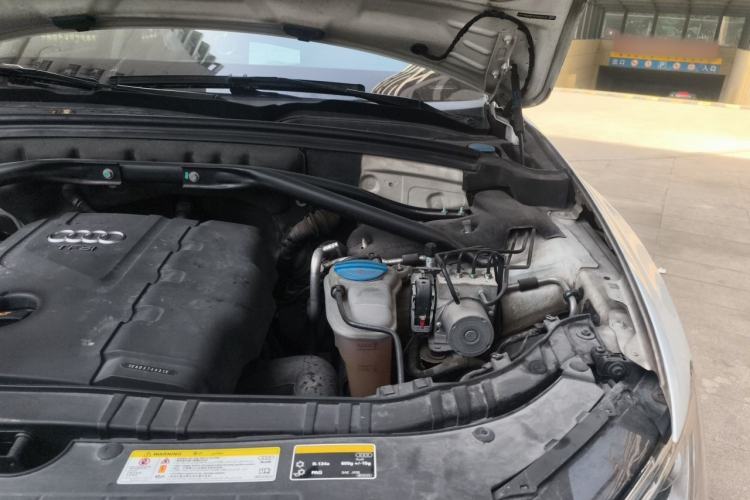 Used Audi Q5 2013 40 TFSI Comfort Edition Engine Bay Left