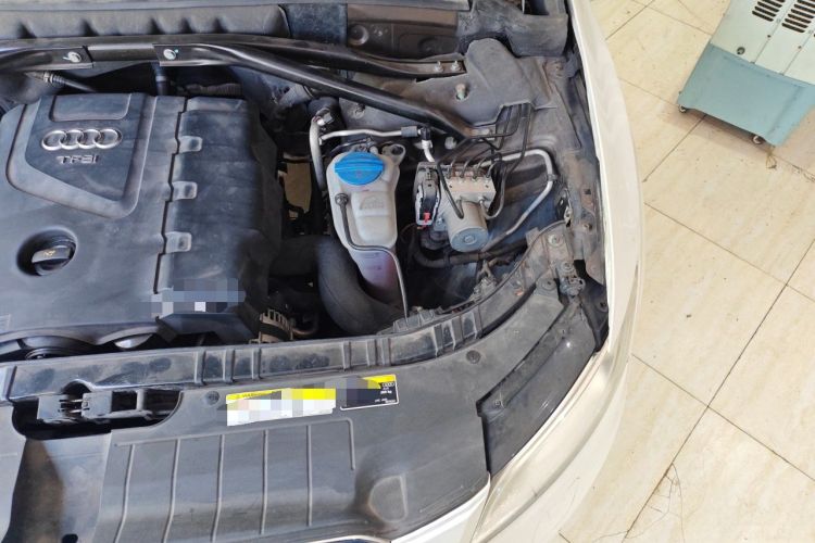 Used Audi Q5 2013 40 TFSI Comfort Edition Engine Bay Left
