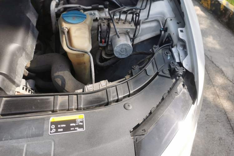 Used Audi Q5 2013 40 TFSI Ambition Engine Bay Left