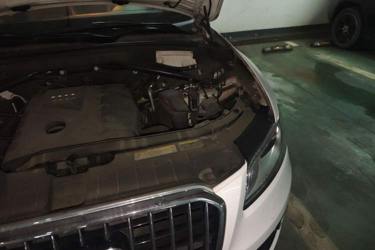 Used Audi Q5 2013 40 TFSI Technology Edition Engine Bay Left