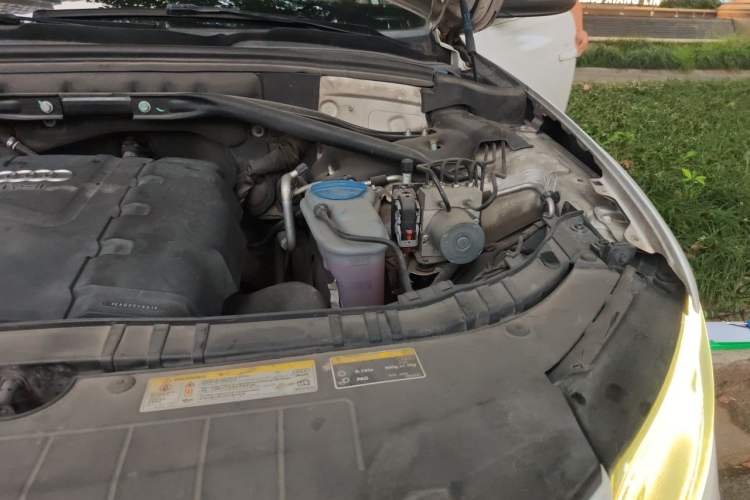 Used Audi Q5 2013 40 TFSI Ambition Engine Bay Left