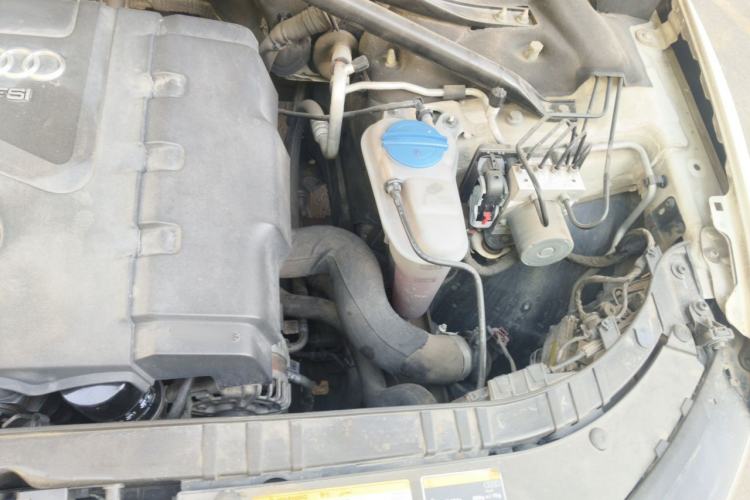 Used Audi Q5 2013 40 TFSI Ambition Engine Bay Left