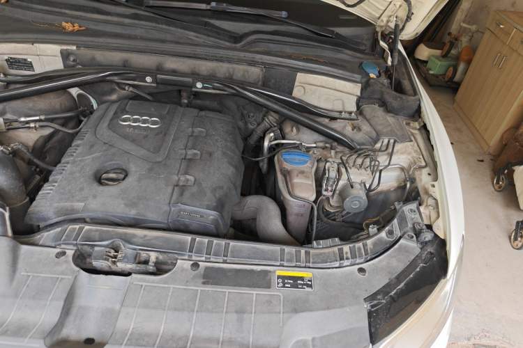 Used Audi Q5 2013 40 TFSI Technology Edition Engine Bay Left