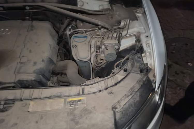 Used Audi Q5 2013 40 TFSI Ambition Engine Bay Left