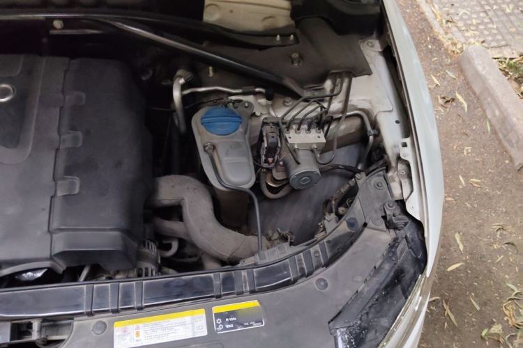 Used Audi Q5 2013 40 TFSI Luxury Model Engine Bay Left