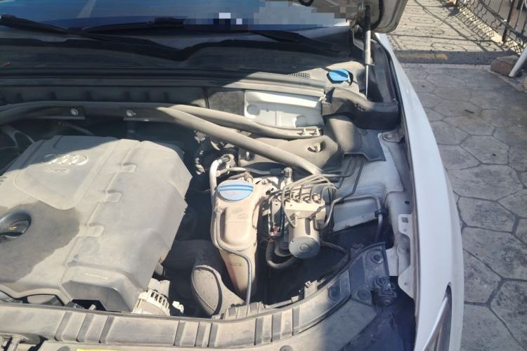 Used Audi Q5 2013 40 TFSI Technology Edition Engine Bay Left