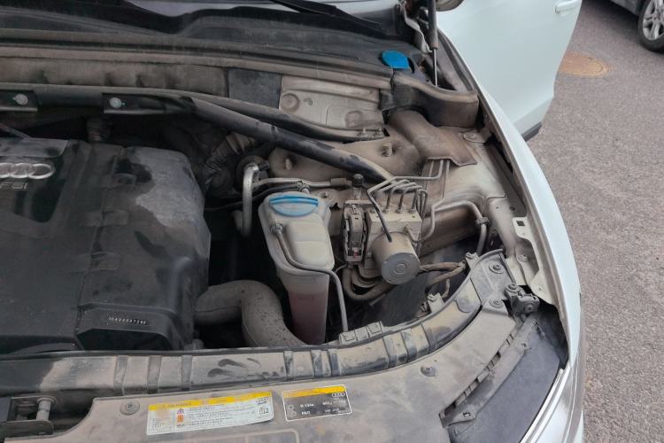 Used Audi Q5 2013 40 TFSI Technology Edition Engine Bay Left
