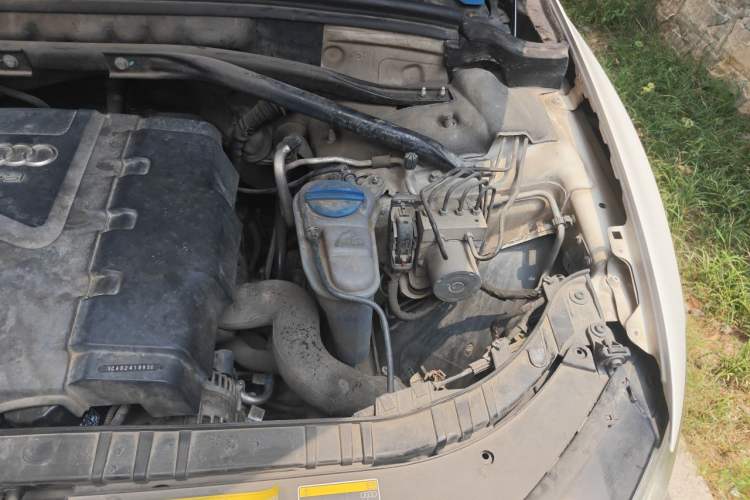 Used Audi Q5 2013 40 TFSI Technology Edition Engine Bay Left