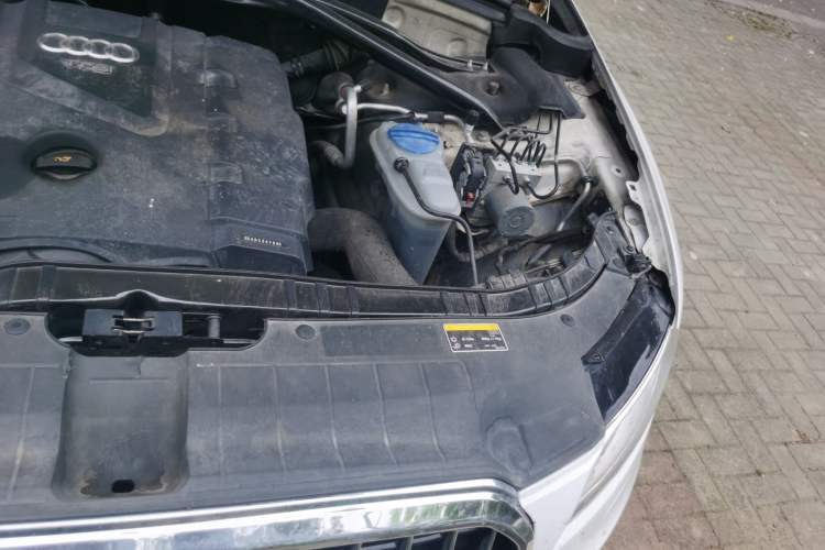 Used Audi Q5 2013 40 TFSI Technology Edition Engine Bay Left