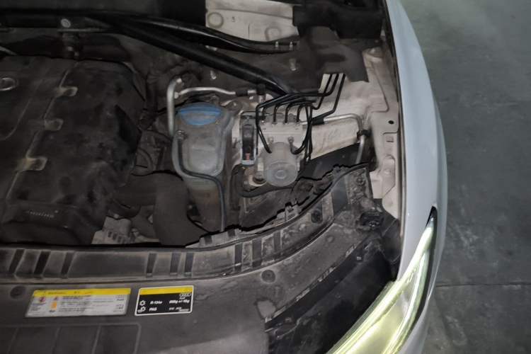 Used Audi Q5 2013 40 TFSI Technology Edition Engine Bay Left