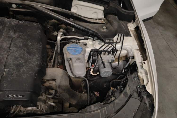 Used Audi Q5 2013 40 TFSI Technology Edition Engine Bay Left
