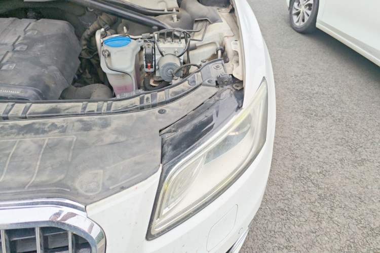 Used Audi Q5 2013 40 TFSI Technology Edition Engine Bay Left