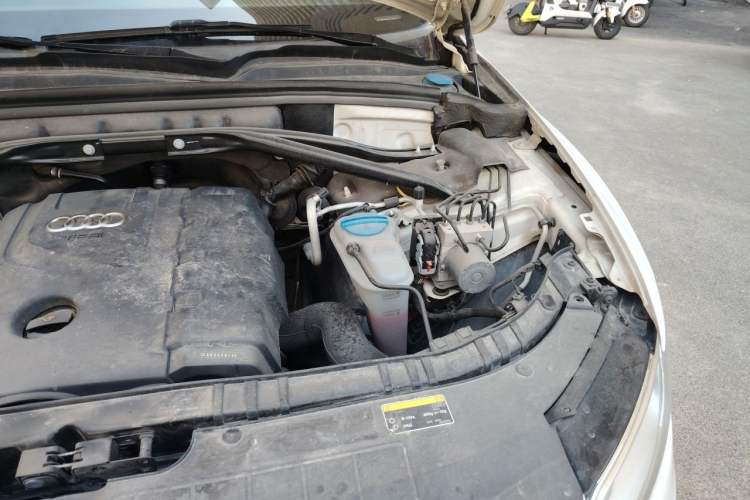 Used Audi Q5 2013 40 TFSI Technology Edition Engine Bay Left