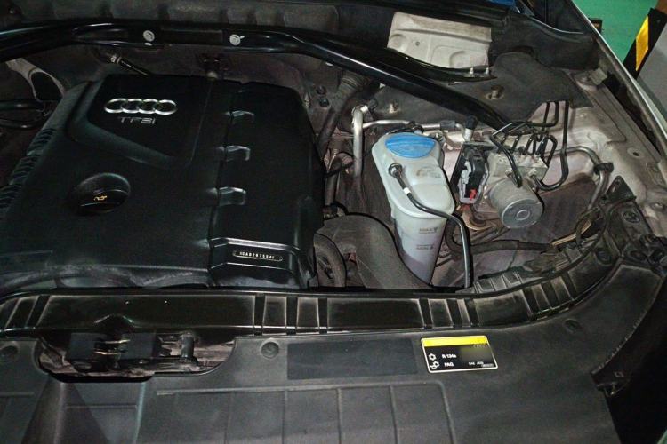 Used Audi Q5 2013 40 TFSI Technology Edition Engine Bay Left