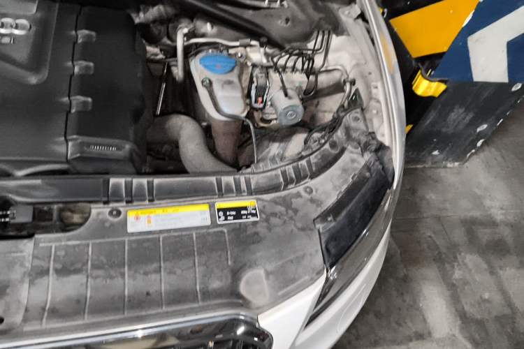 Used Audi Q5 2013 40 TFSI Technology Edition Engine Bay Left