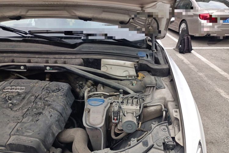 Used Audi Q5 2013 40 TFSI Comfort Edition Engine Bay Left