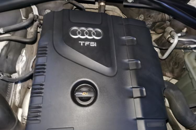 Used Audi Q5 2013 40 TFSI Technology Edition Engine Bay