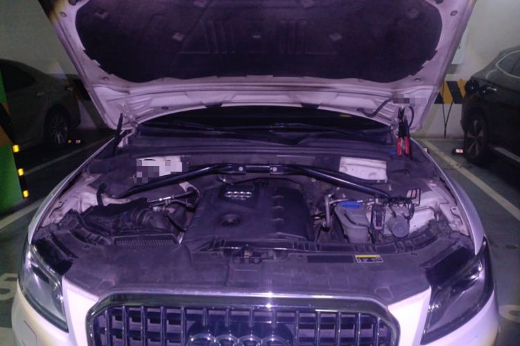 Used Audi Q5 2013 40 TFSI Ambition Engine Bay