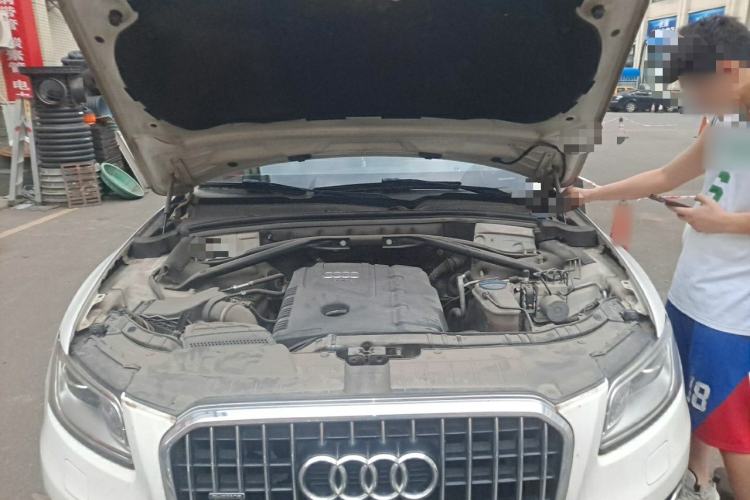 Used Audi Q5 2013 40 TFSI Ambition Engine Bay