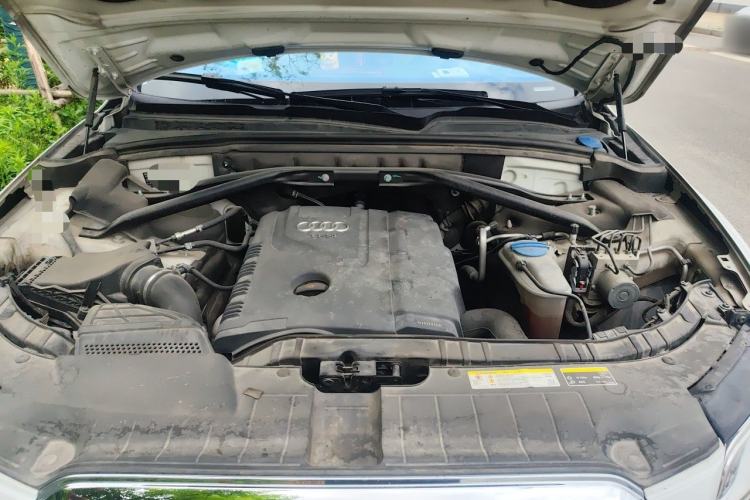 Used Audi Q5 2013 40 TFSI Ambition Engine Bay