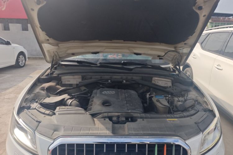 Used Audi Q5 2013 40 TFSI Technology Edition Engine Bay