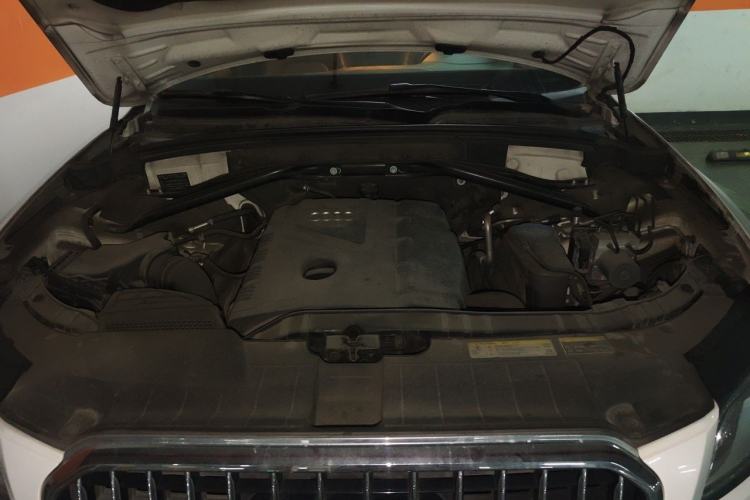 Used Audi Q5 2013 40 TFSI Technology Edition Engine Bay