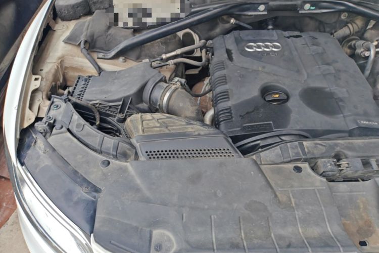 Used Audi Q5 2013 40 TFSI Ambition Engine Bay Right