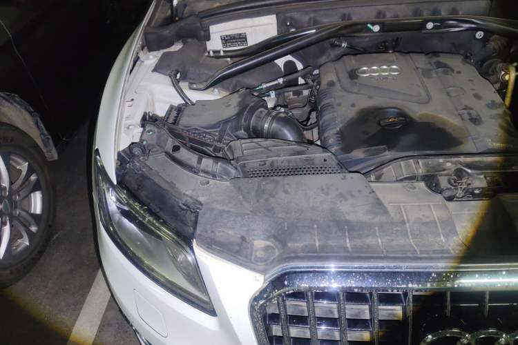 Used Audi Q5 2013 40 TFSI Comfort Edition Engine Bay Right