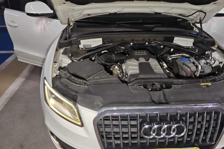Used Audi Q5 2013 45 TFSI quattro Sport Edition Engine Bay Right