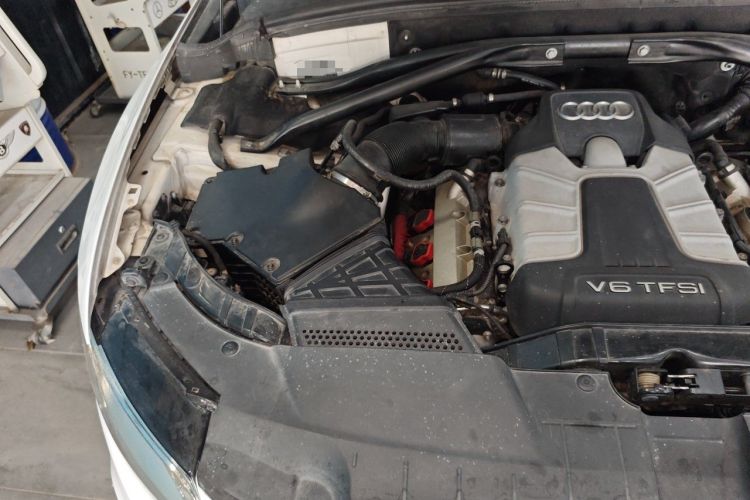 Used Audi Q5 2013 45 TFSI quattro Sport Edition Engine Bay Right