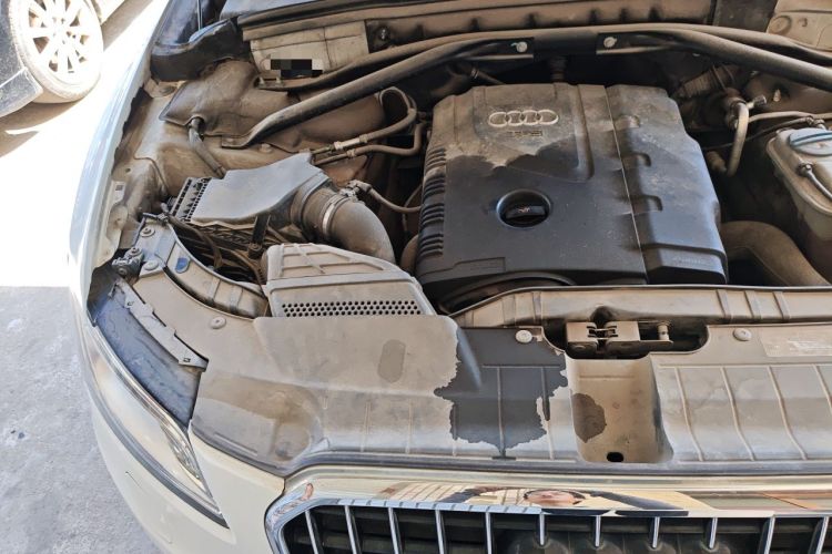 Used Audi Q5 2013 40 TFSI Ambition Engine Bay Right