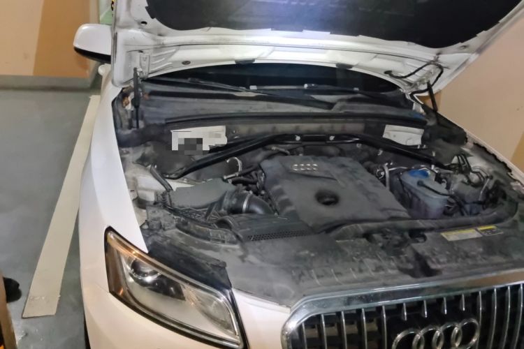 Used Audi Q5 2013 40 TFSI Ambition Engine Bay Right